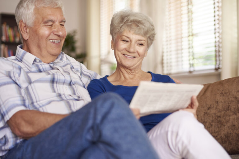 old-couple-reading